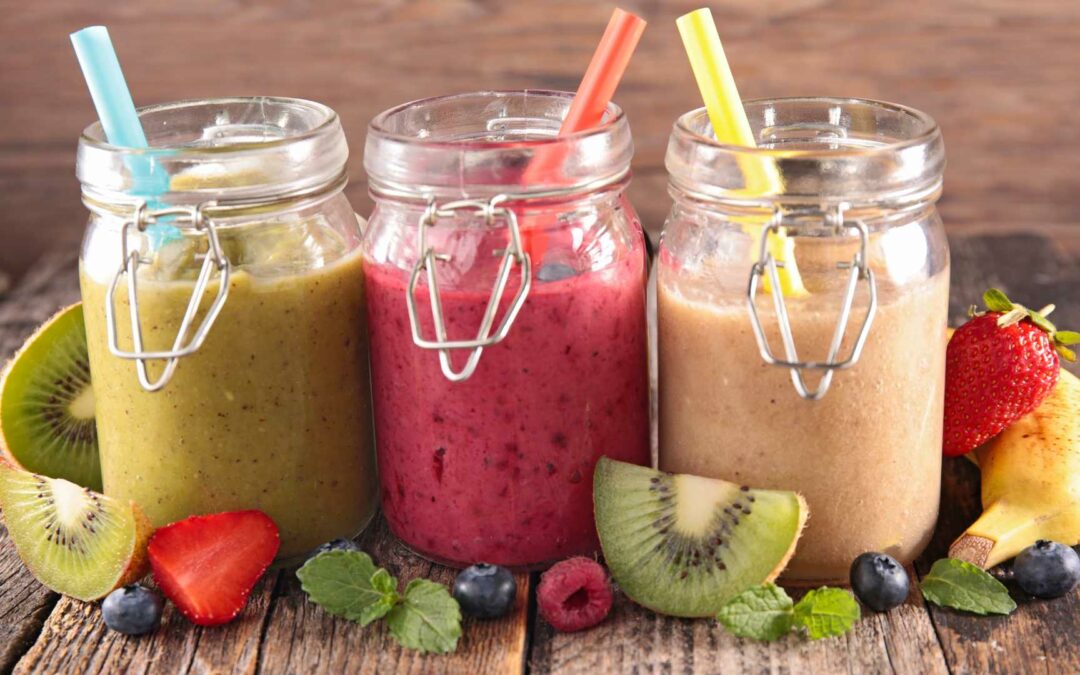 Comment préparer des smoothies estivaux rafraîchissants et nutritifs avec les fruits et légumes de la saison